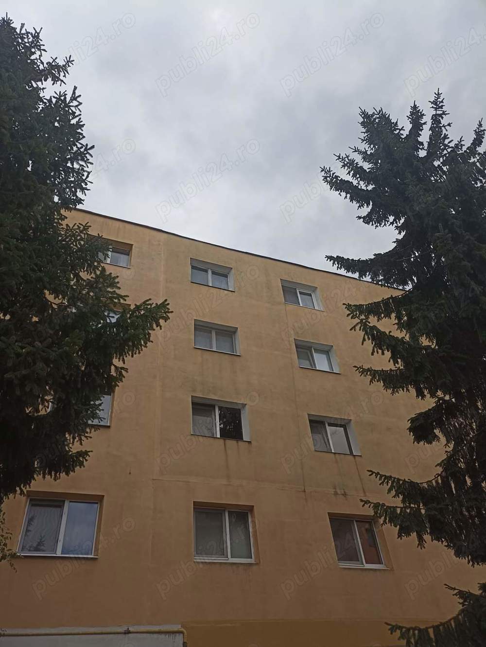 De vânzare apartament cu 3 camere in Sfantu Gheorghe 