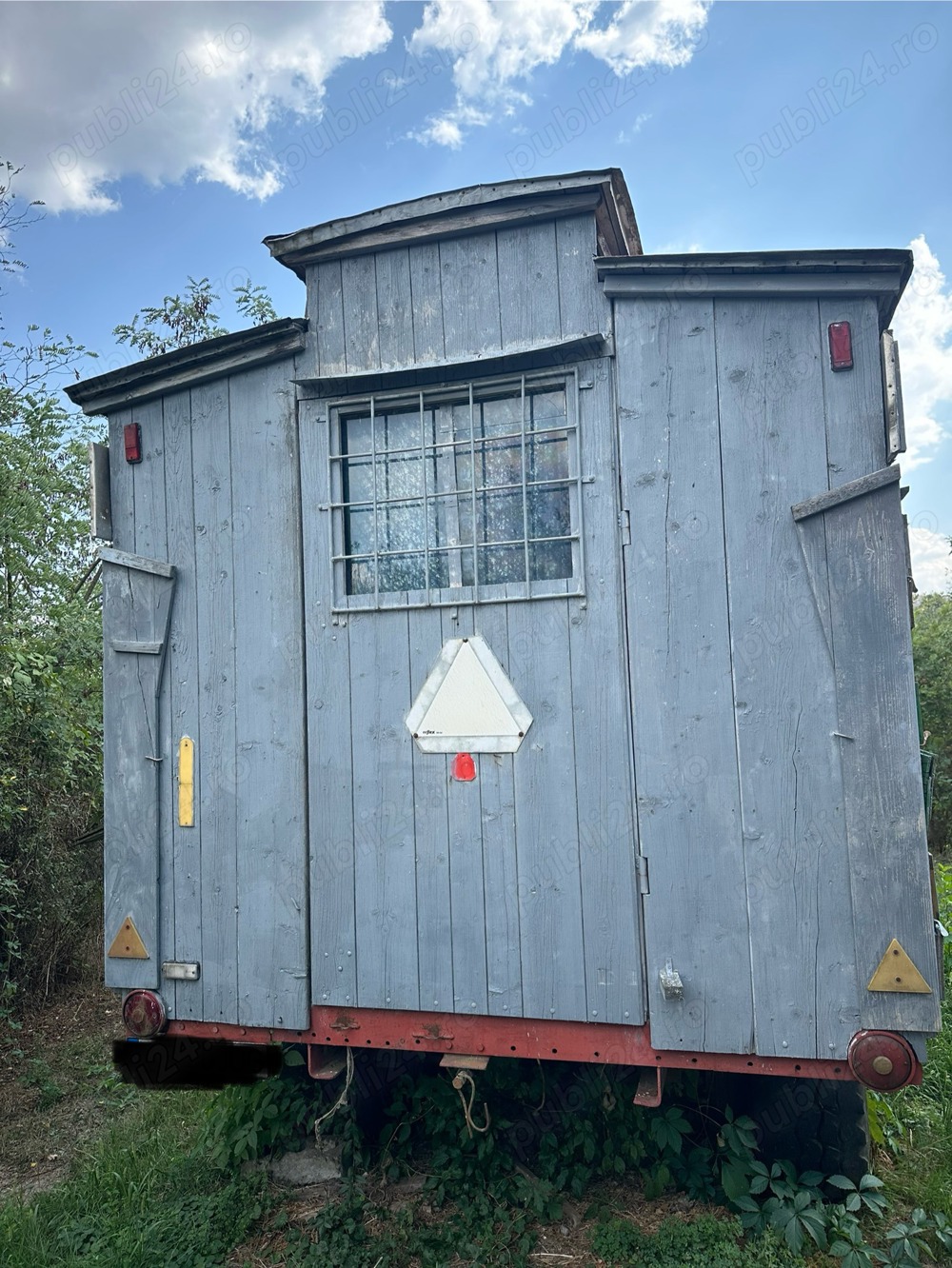 Vând pavilion apicol