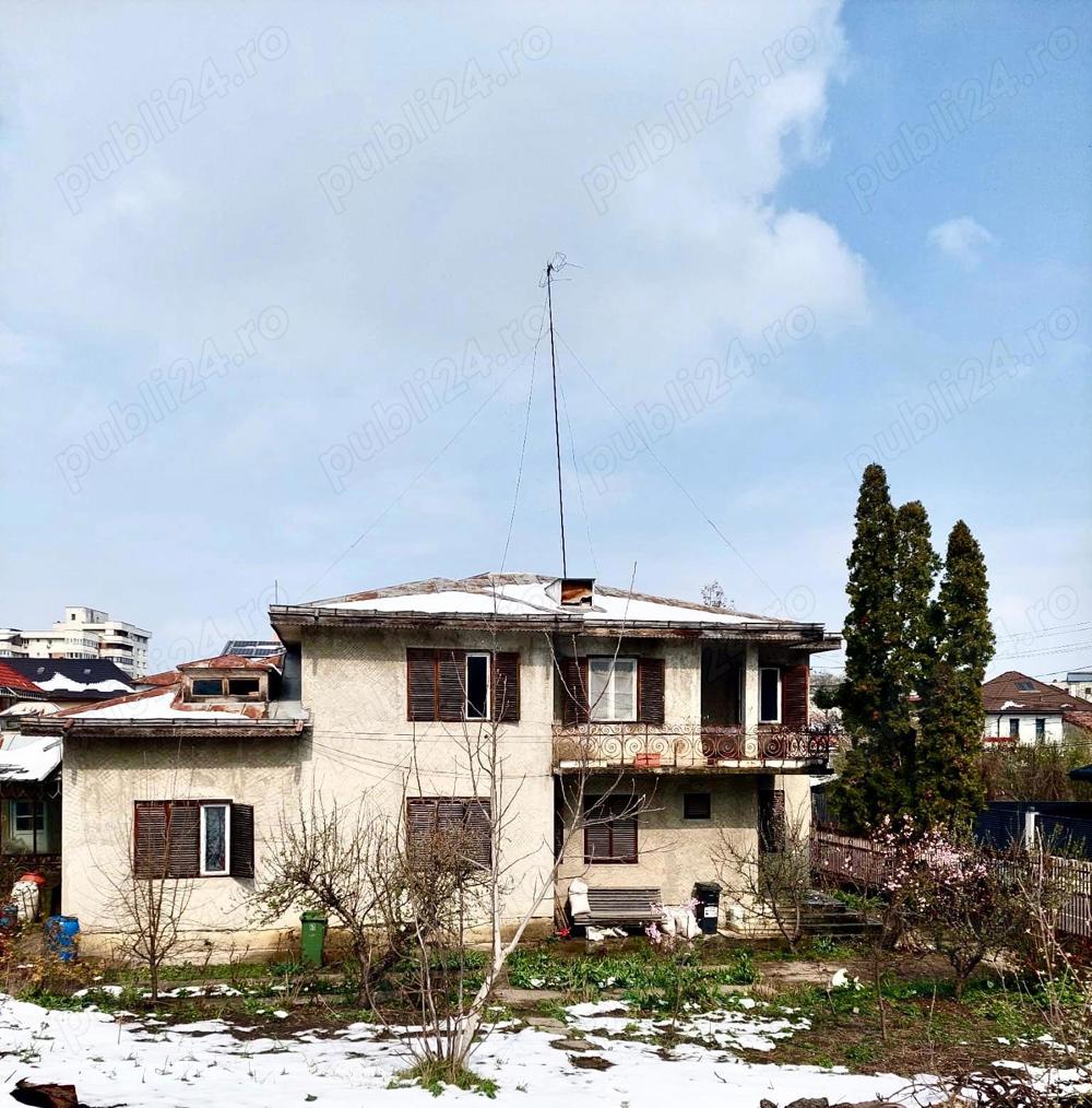 Direct proprietar vând vila ultracentral in Bacău 