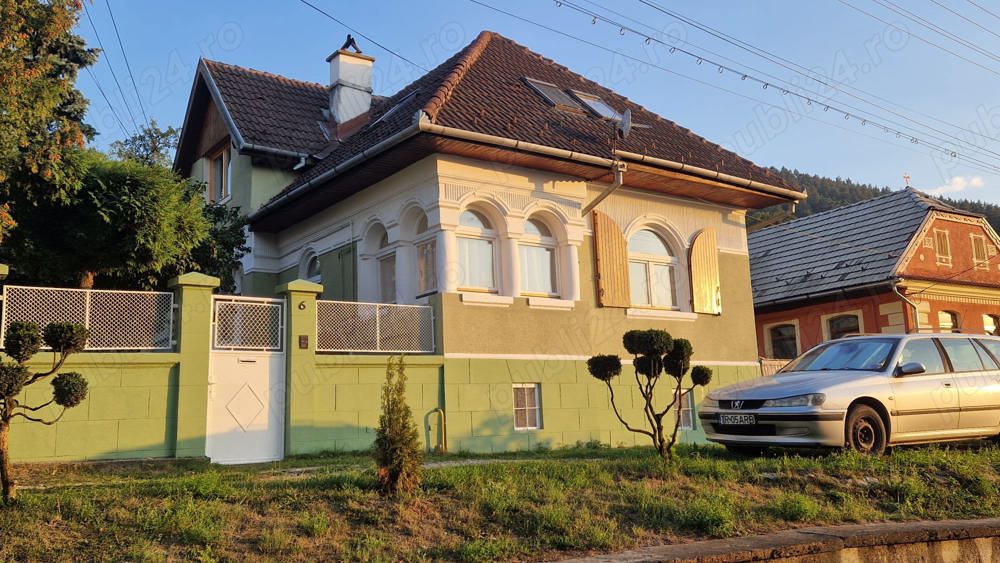 Casă individuală, 6 camere, priveliste superbă, zona linistital