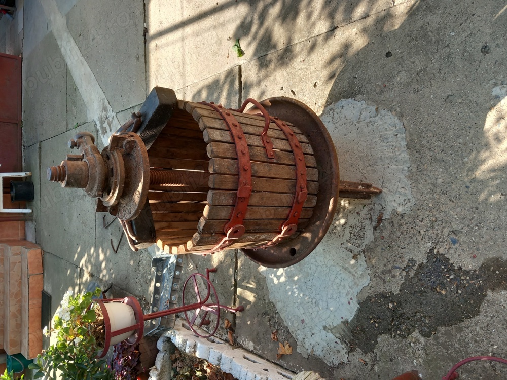 Vand teasc din metal