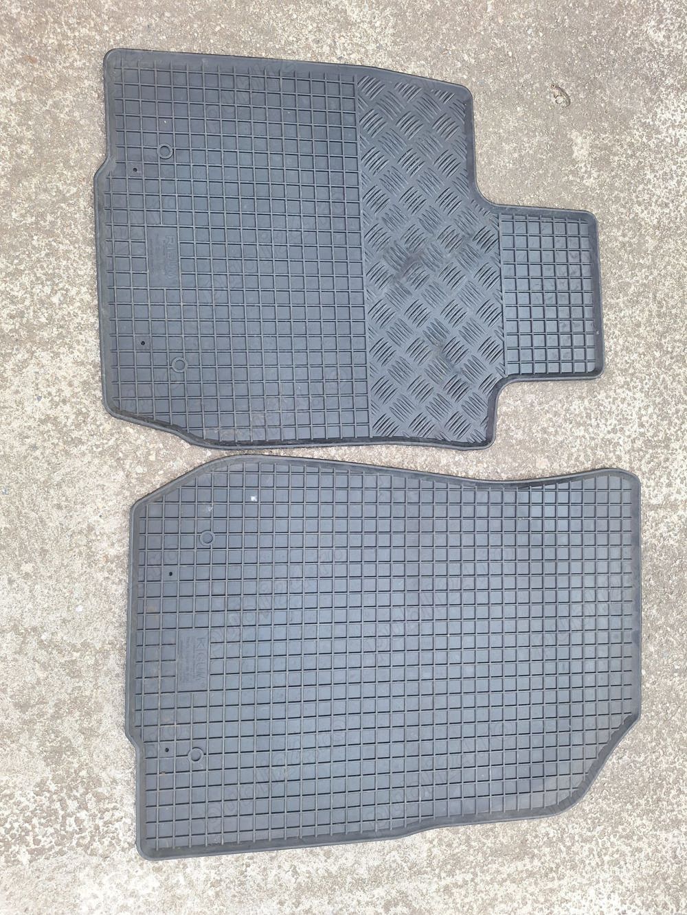 Set covorase auto Logan noi .