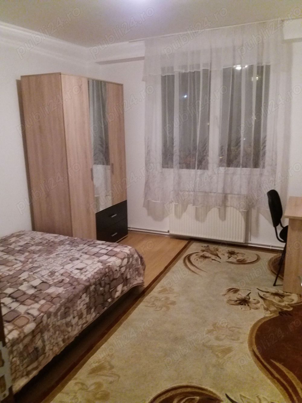 Închiriez o camera la un apartament cu 3 camere. Închiriez o camera la un apartament cu 3 camere.