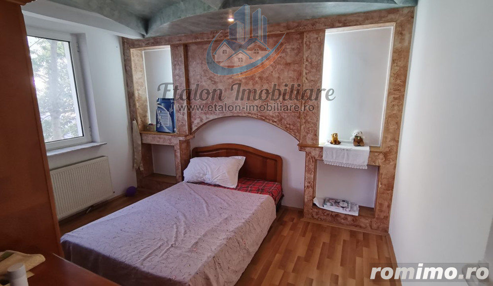 Apartament 4 camere, 2 bai, etaj 2, zona Bradet