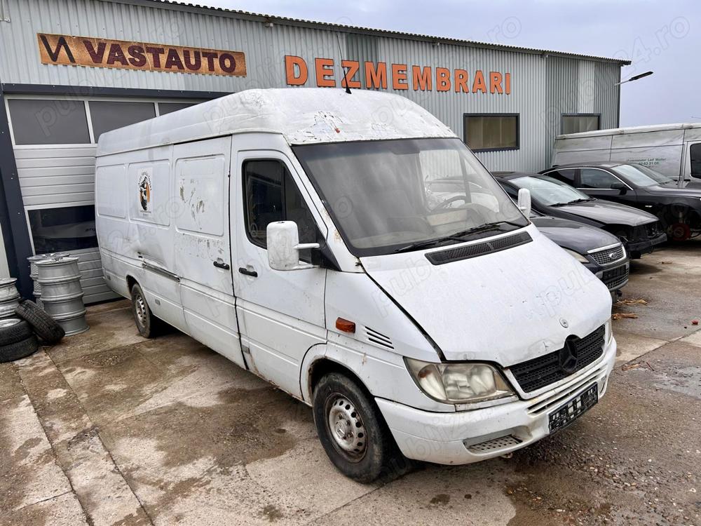 Dezmembram Mercedes-Benz Sprinter 313 cdi 2.1d tip motor 611.981 an 2000-2006 129CP