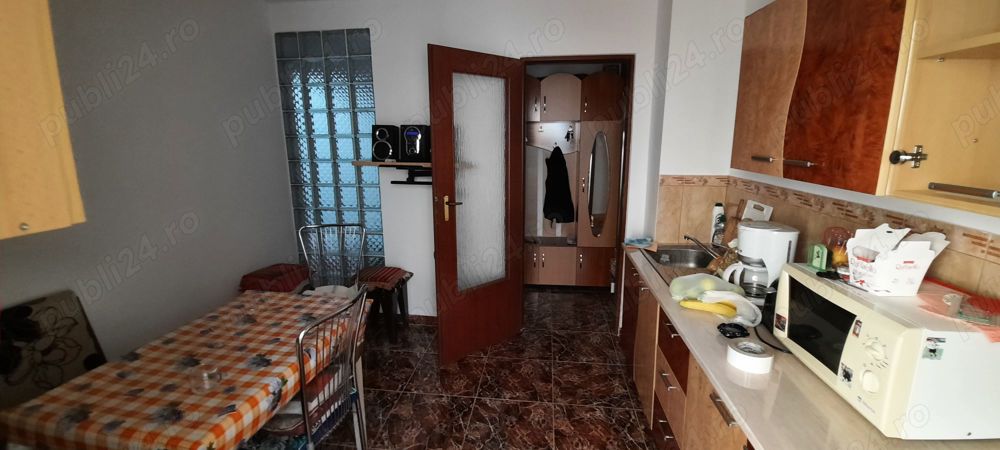 Închiriez apartament 2 camere bloc 4 etaje ,etaj intermediar 