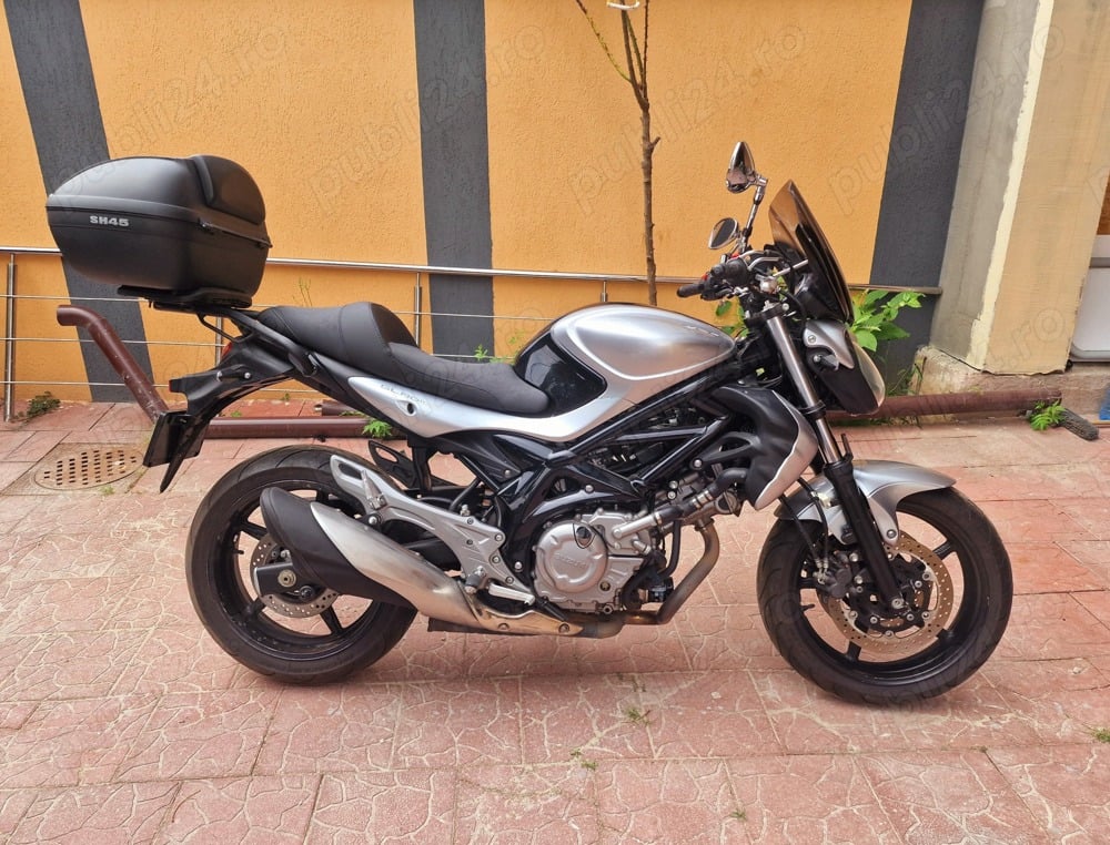 Vand Moto Suzuki Gladius SFV 650, km putini, impecabil