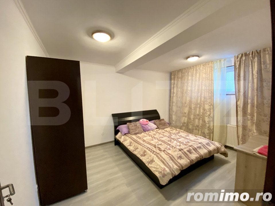 Apartament  3 camere de vanzare, 52 mp, parcare, zona Grand Hill