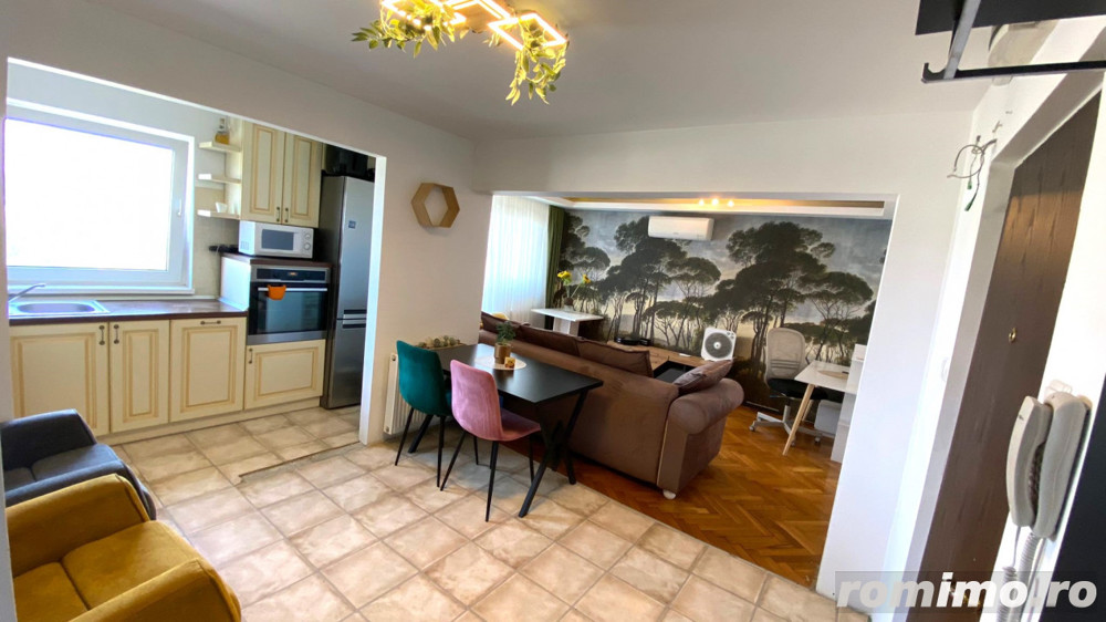 Apartament 3 camere de închiriat , zona Nufărul