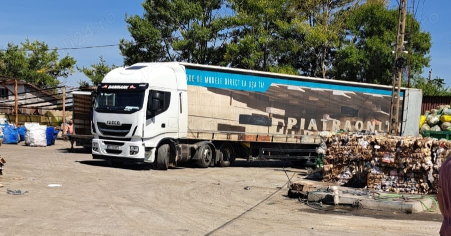 Închiriez semiremorca 