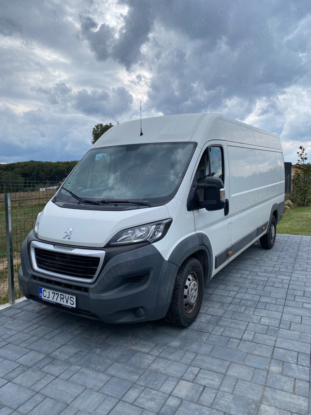 Închirieri autoutilitare 3.5 t fără șofer. 