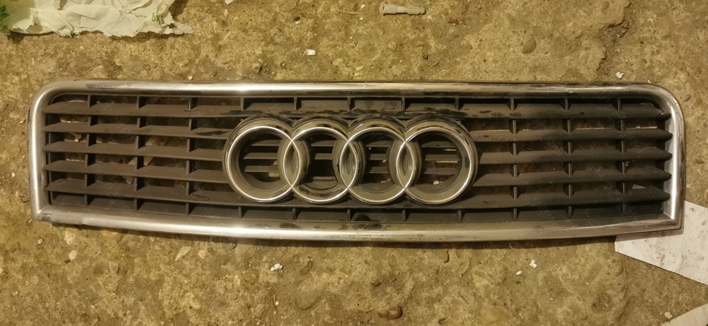 Grila bara fata Audi A4 B6
