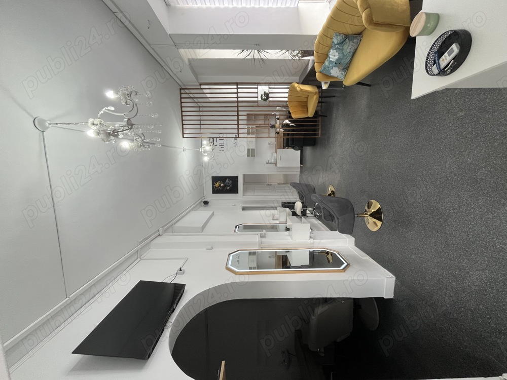 Post de lucru, manichiura pedichiura in salon de infrumusetare