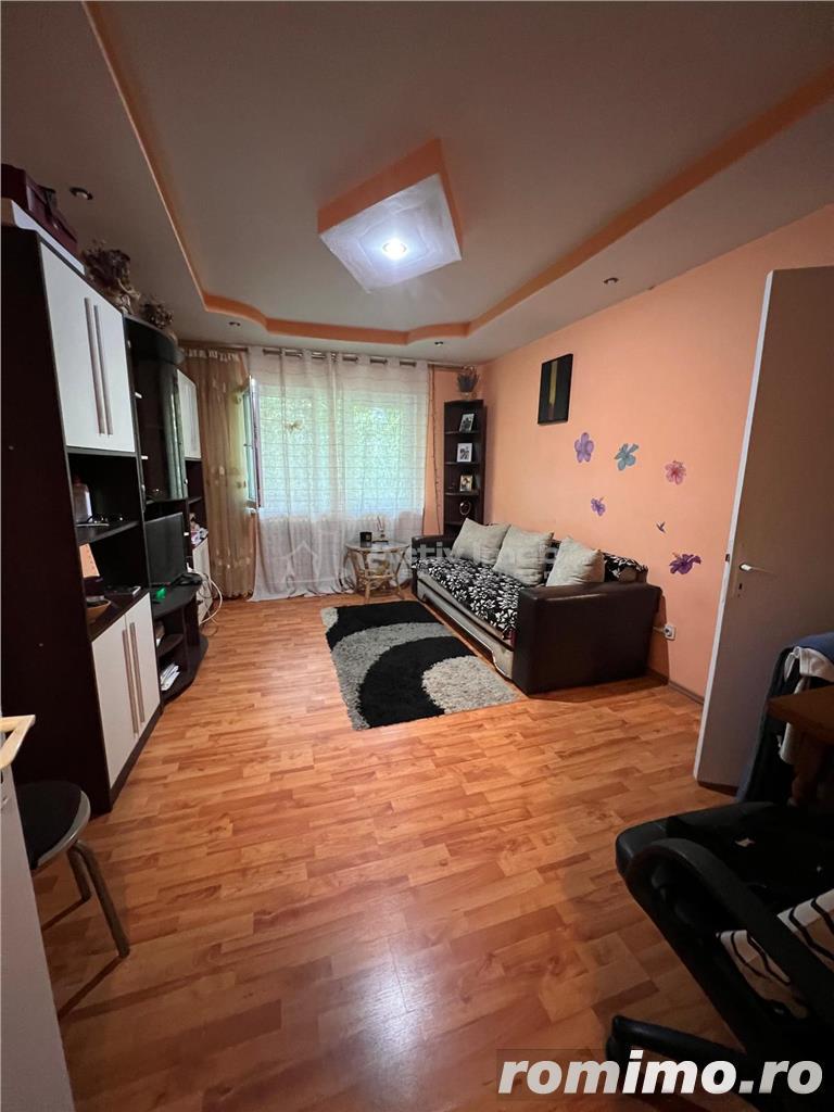 2 camere de vanzare - Tatarasi   Flora - parter decomandat