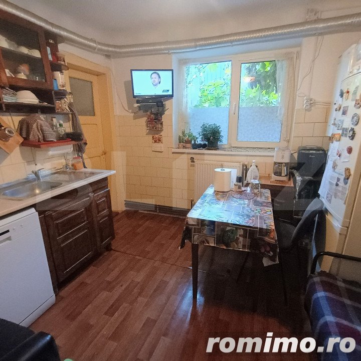 Apartament cu 3 camere si curte de 166 mp in proprietate, zona Rudului 