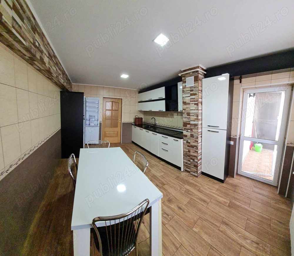 Vand apartament 3 camere spatios