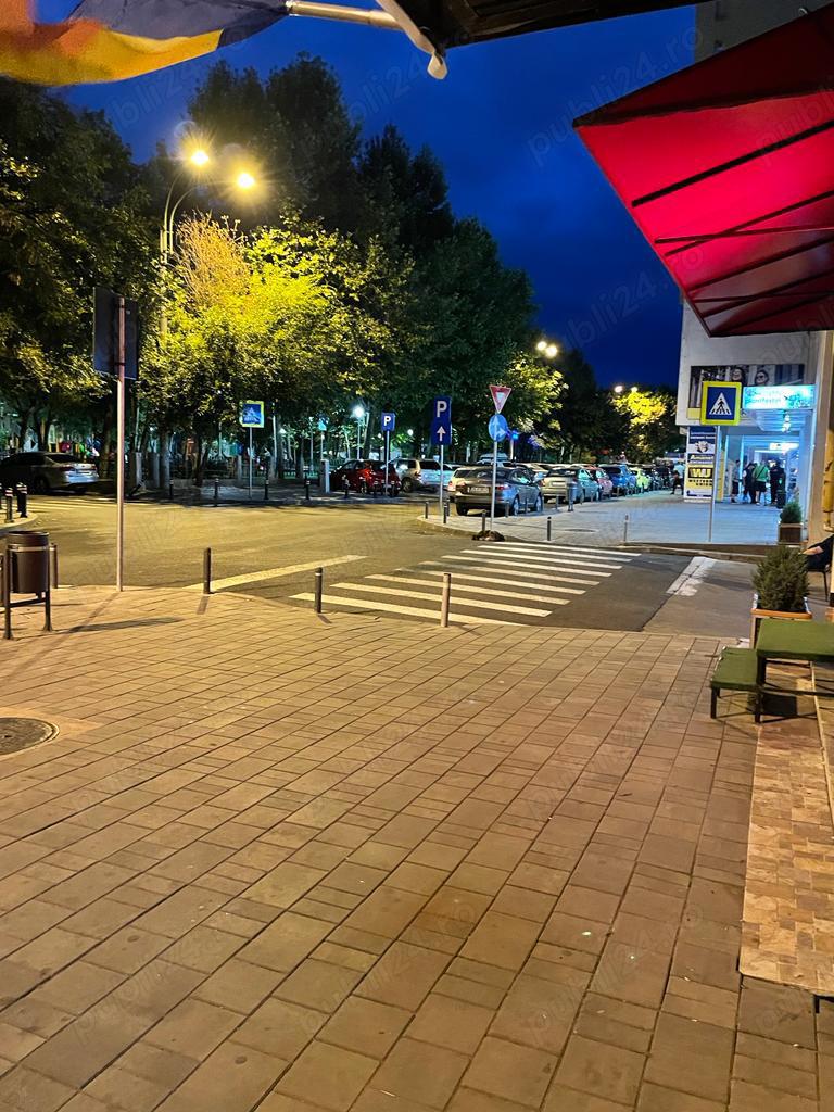 inchiriez apartament doua camere deasupra magazinul Bucur-Obor,metrou,tramvai ,autobuz,1-2 minute