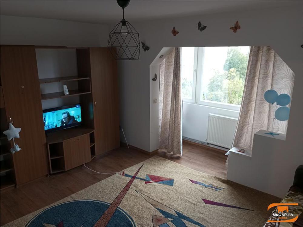 De inchiriat apartament cu 1 camera, model mare CENTRALA PROPRIE