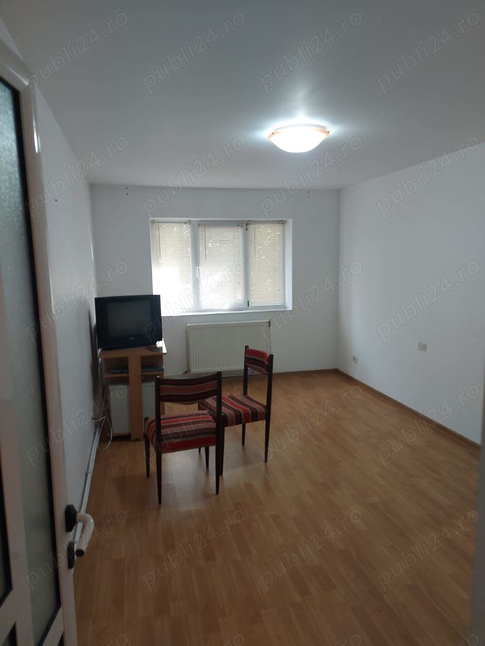 Vand apartament 2 camere decomandate, etaj 1, zona ultracentrala.