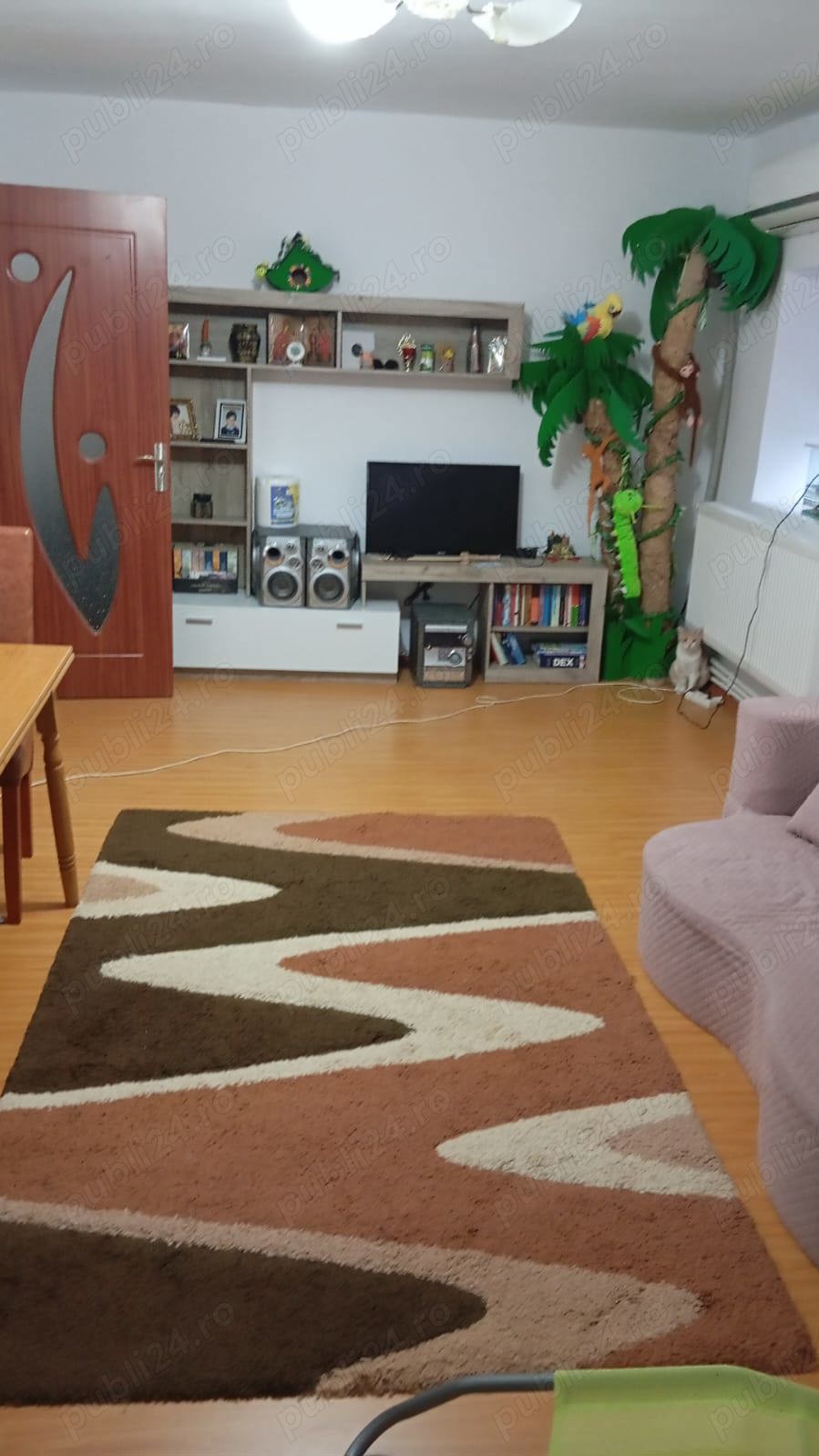 Apartament 3 camere de vânzare 