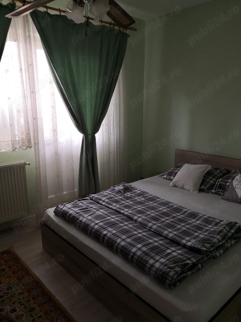 Vand apartament cu 3 camere zona Dambovita direct de la proprietar