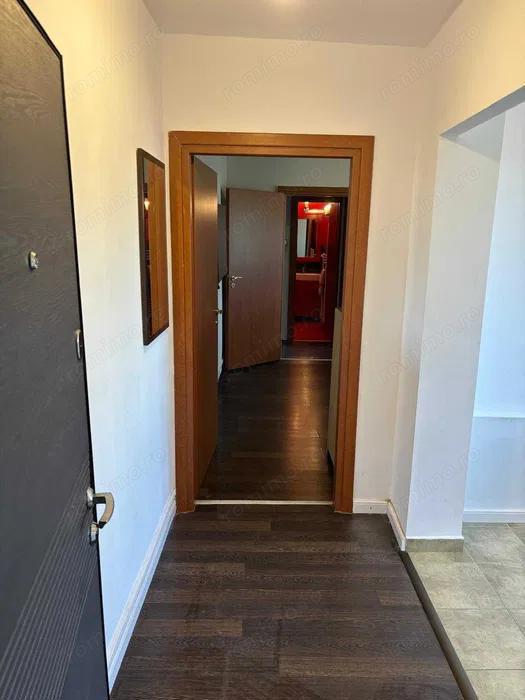 Vand apartament cu 2 camere,zona Girocului