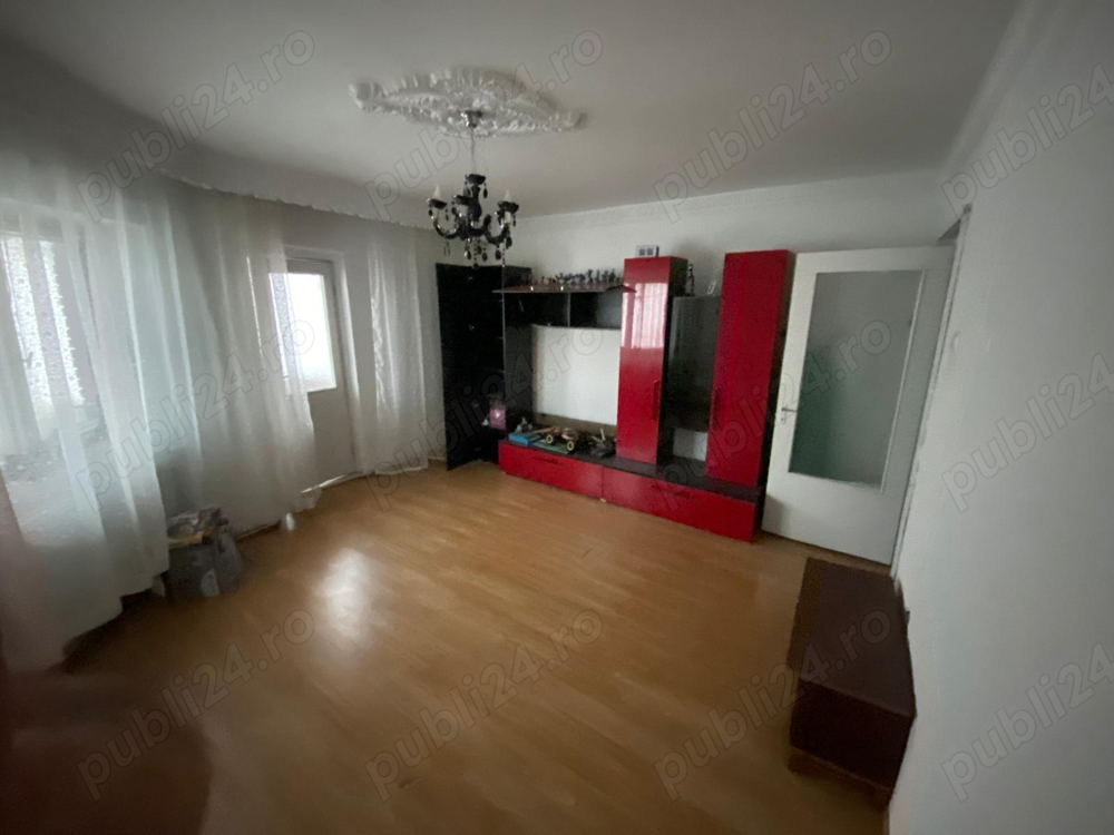 Vand apartament 2 camere decomandat etajul 1 , zona Reoblicii , proprietar