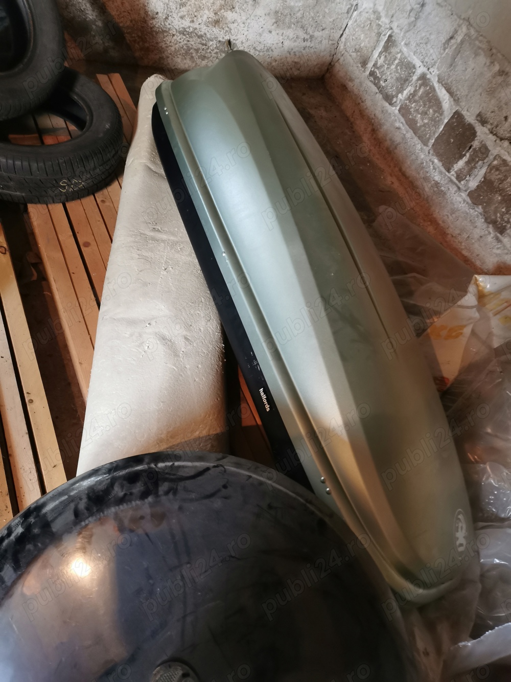 vând portbagaj auto inclusiv barele de prindere 