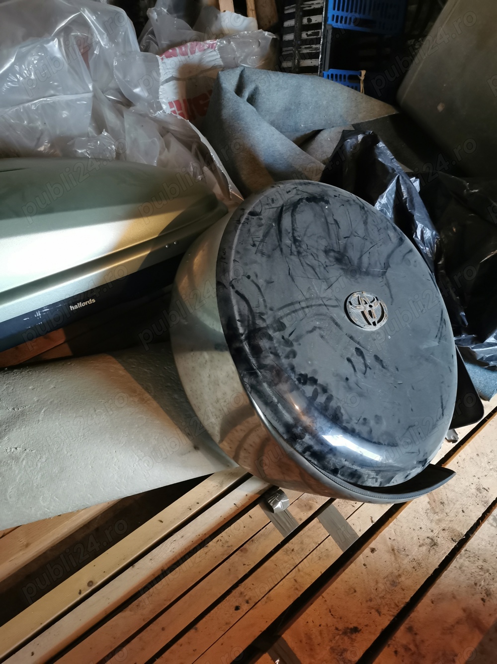 vând suport pentru roata de rezerva exterioara 