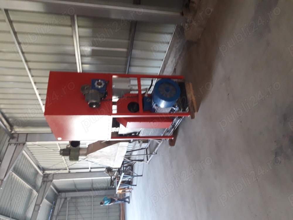 Vindem presa de brichete 600kg  h