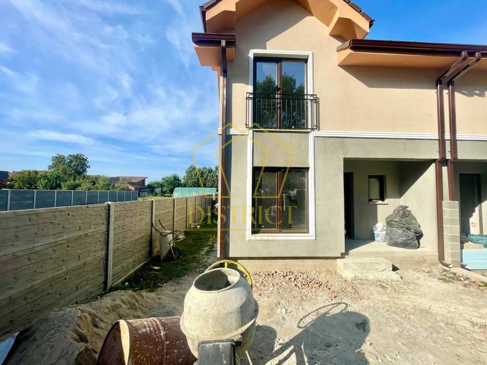 Duplex spațios cu 4 camere si bucătărie închisă | Mosnita Veche