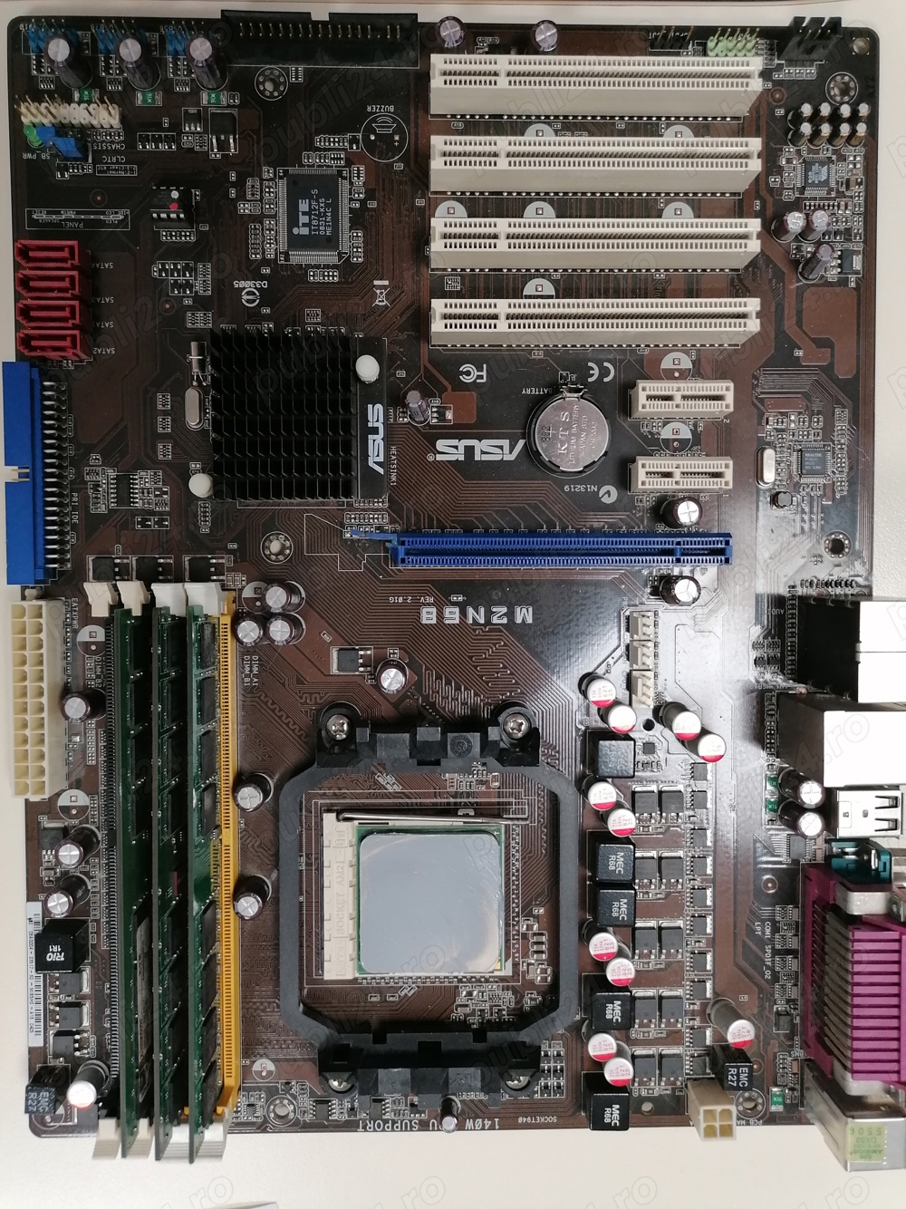 Diverse placi de baza ASUS cu procesor AMD Intel, memorii DDR2 DDR3