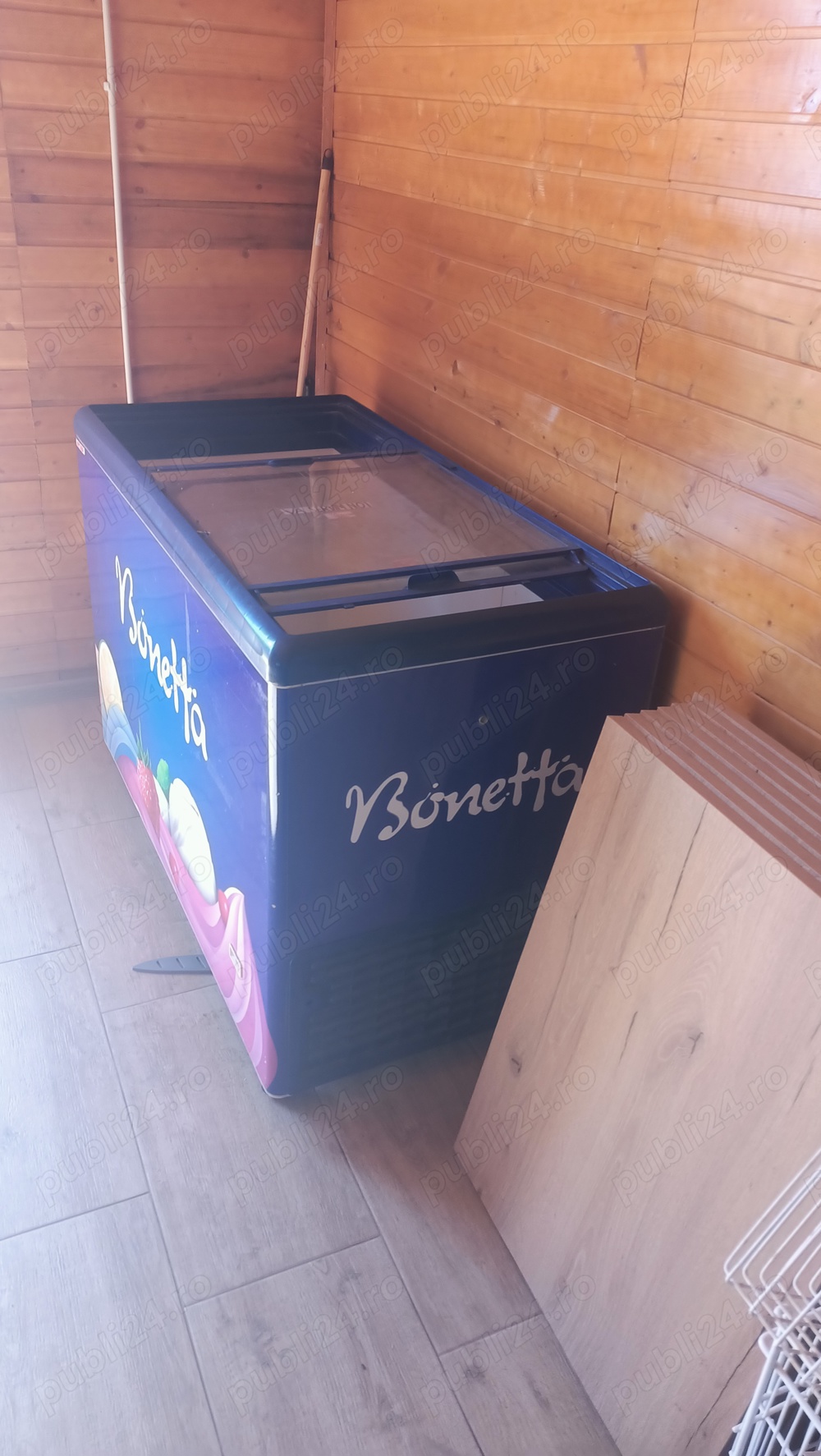 Ladă frigorifică înghețată 