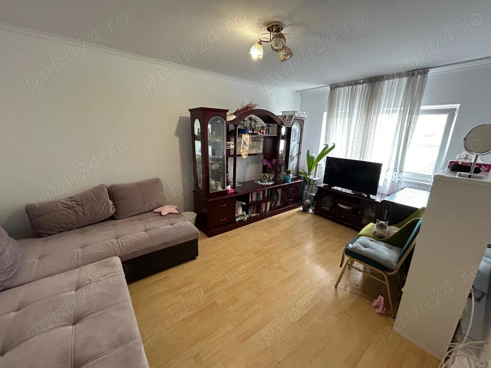 Vând apartament 3 camere în Focșani 