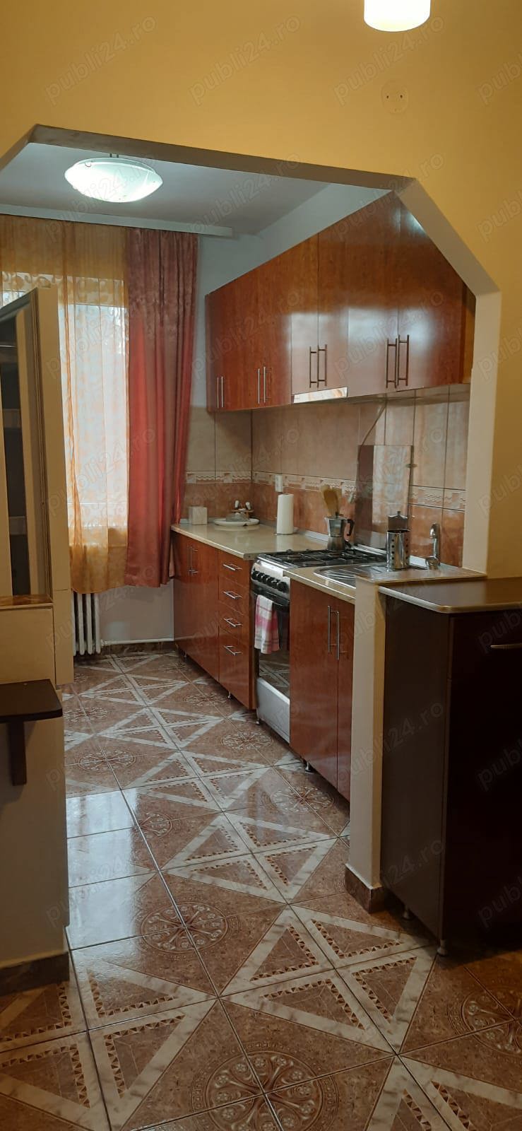 Apartament de vanzare 3 camere la cheie etaj 4 zona Rogerius