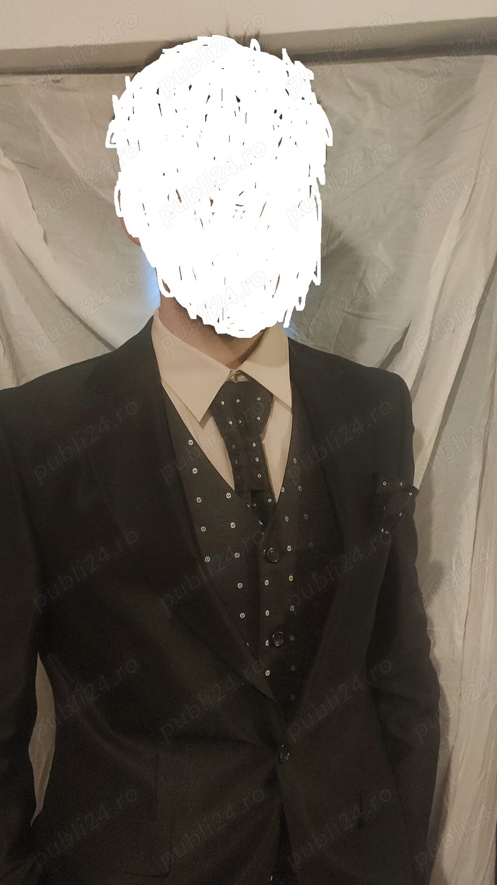 Costum  marca inedit deosebit