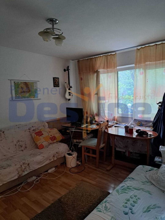 ZIMBRU, Apartament 2 camere semidecomandat