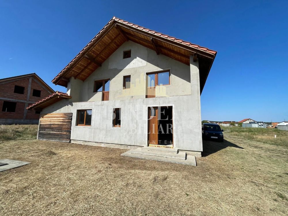 Casa  cu garaj Pischia 926 mp teren