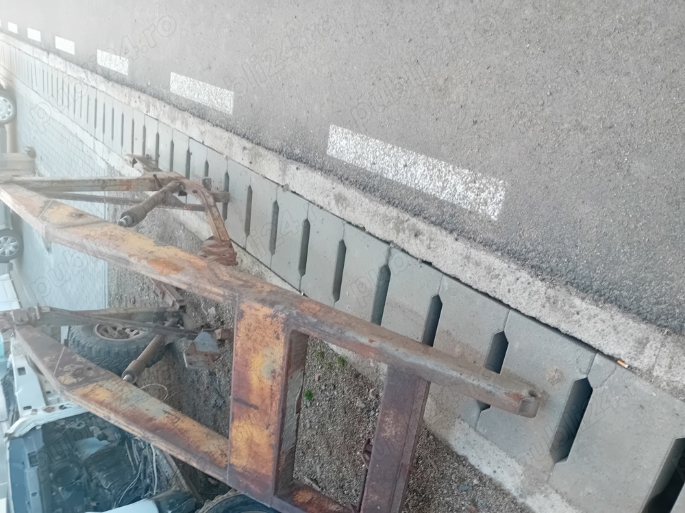 incarcator frontal are si cupa la el