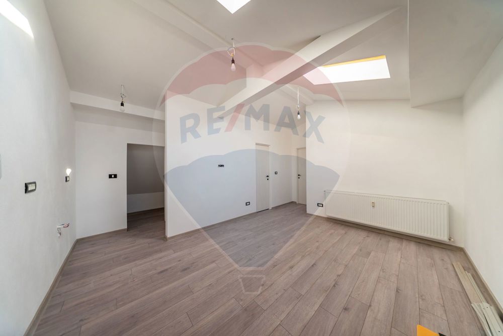 Apartament cu 2 camere vanzare + loc privat de parcare comision ZERO