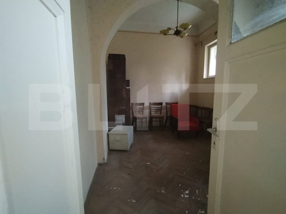 Apartament 4 camere, parter, pivnita si garaj langa Vila Tosca 92000 euro