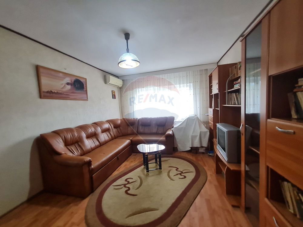 Apartament cu doua camere de vanzare situat central