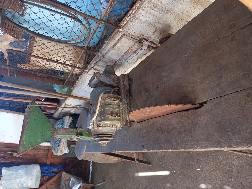 Vînd moară de măcinat porumb