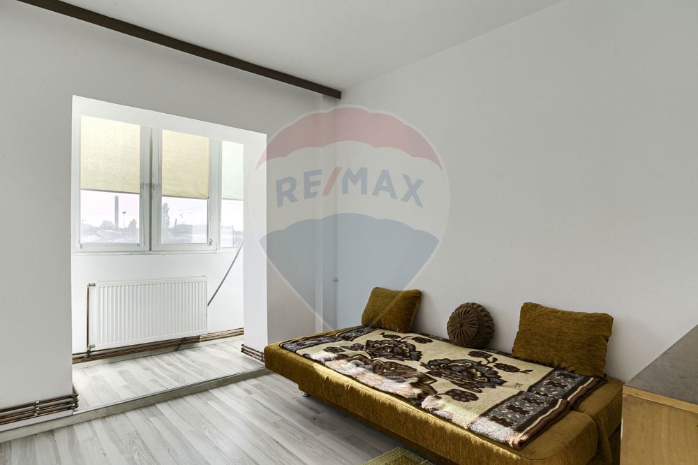 Apartament cu 4 camere de vânzare în zona Aradul Nou