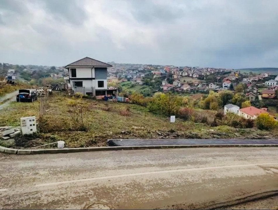 Teren cu priveliste, utilitati, 527mp, zona Dezmir