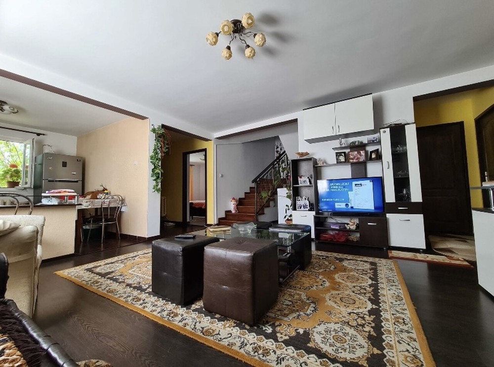 De vanzare casa cu etaj. Zona Industriala. 175.000€