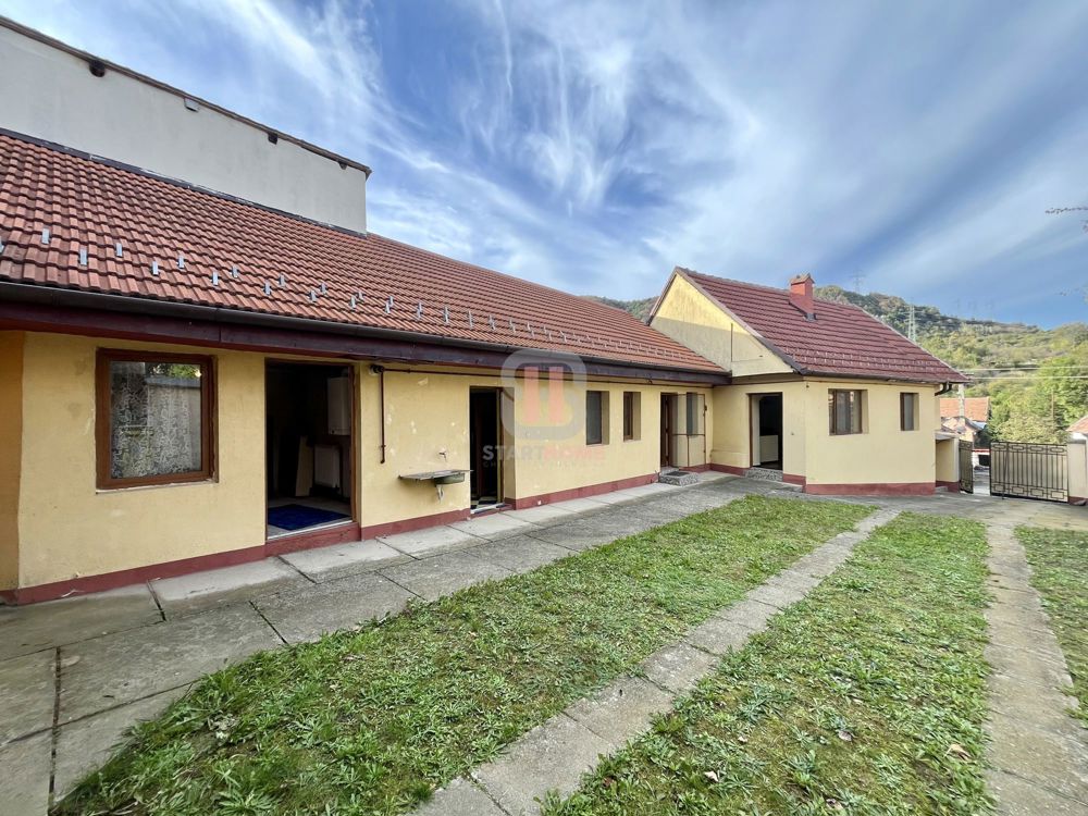 Casa - singur in curte - teren de 935mp