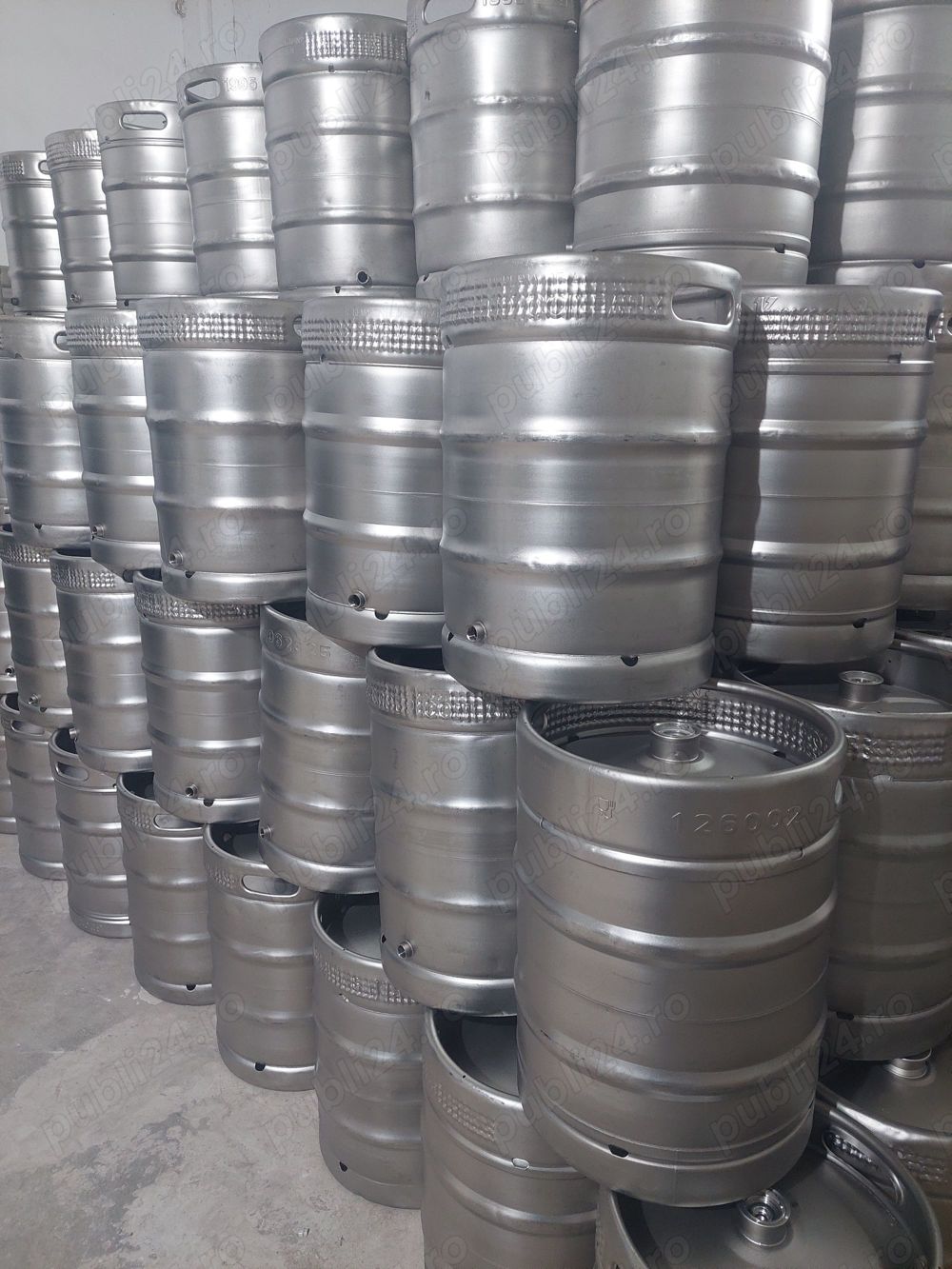 Vand butoaie inox bere 50l  - 300 lei, cu reductie - 350 lei.