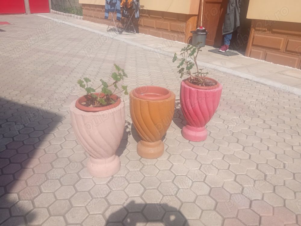 Ghivece flori din beton 