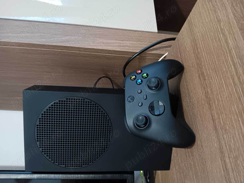 vând xbox series s 1tb 